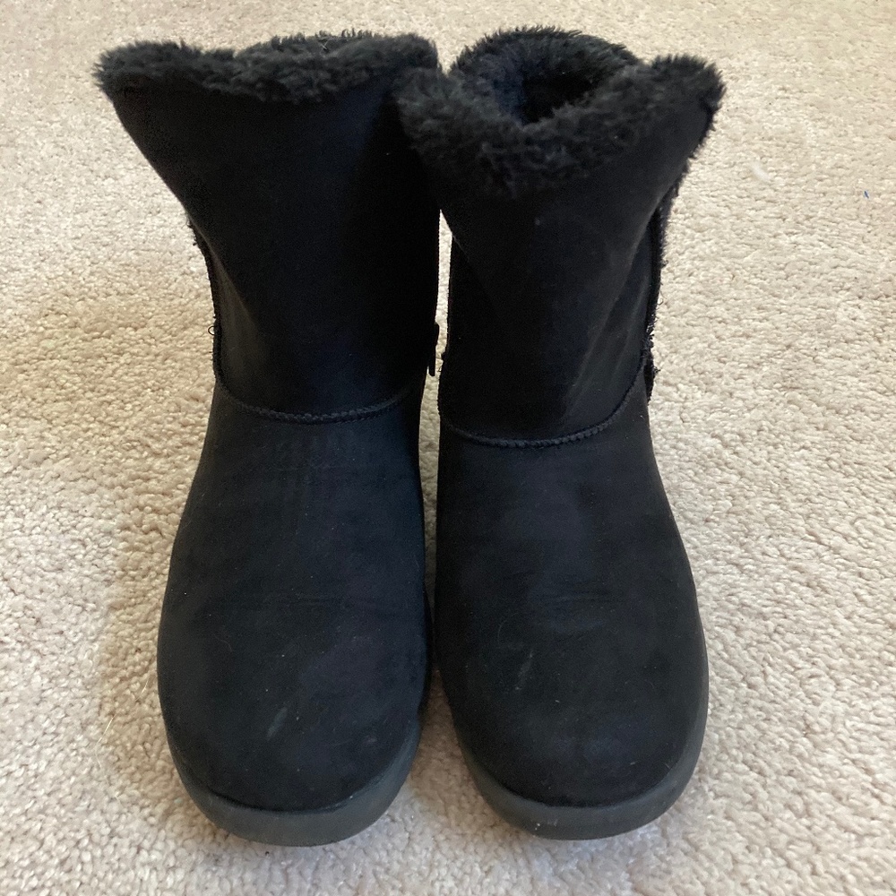 Piper Holiday Editions Suede w/Sherpa Snow Boots - Lindy